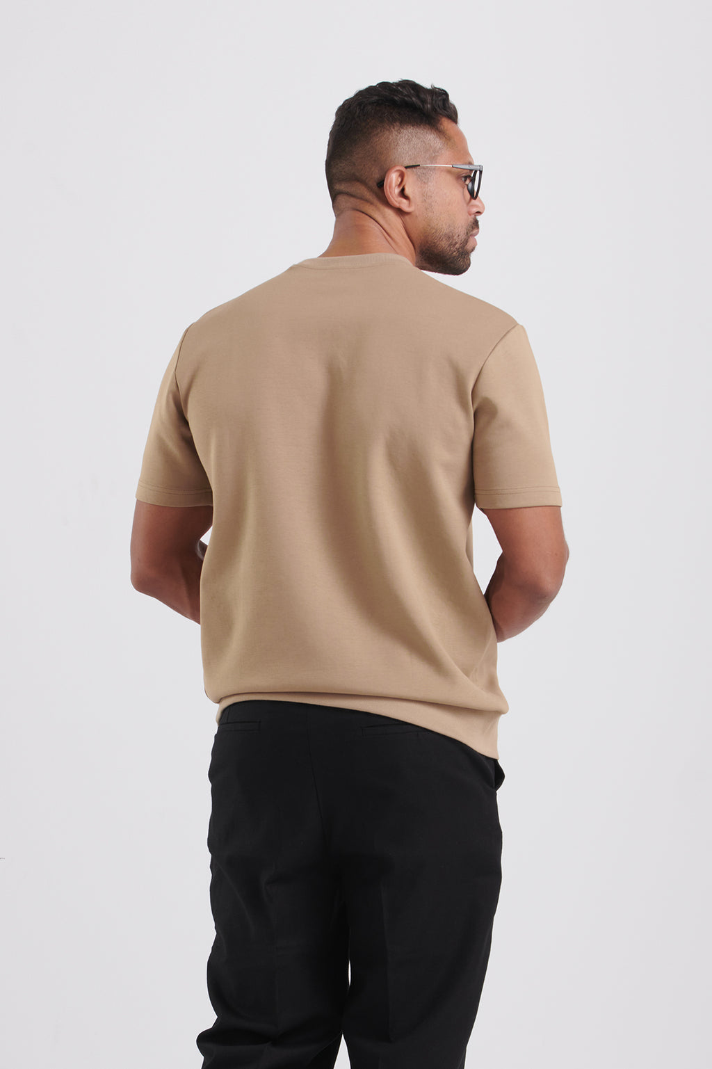 TAILORED TEE