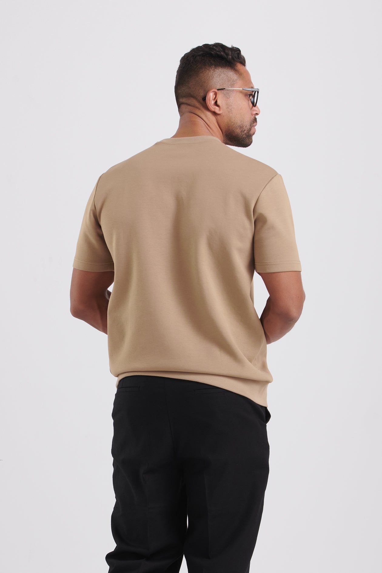 TAILORED TEE